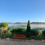 Le Chevalier Noir Bed & Breakfast 4*