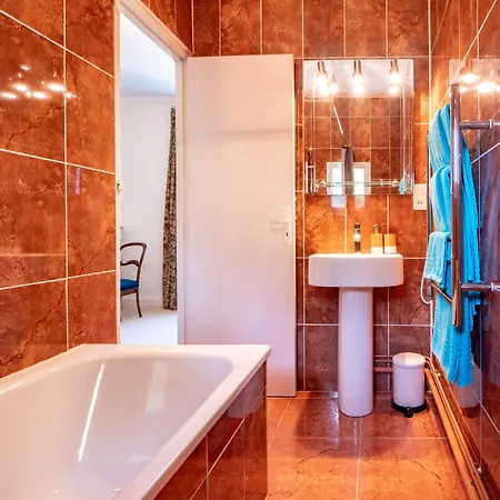 Le Chevalier Noir Bed & Breakfast 4*